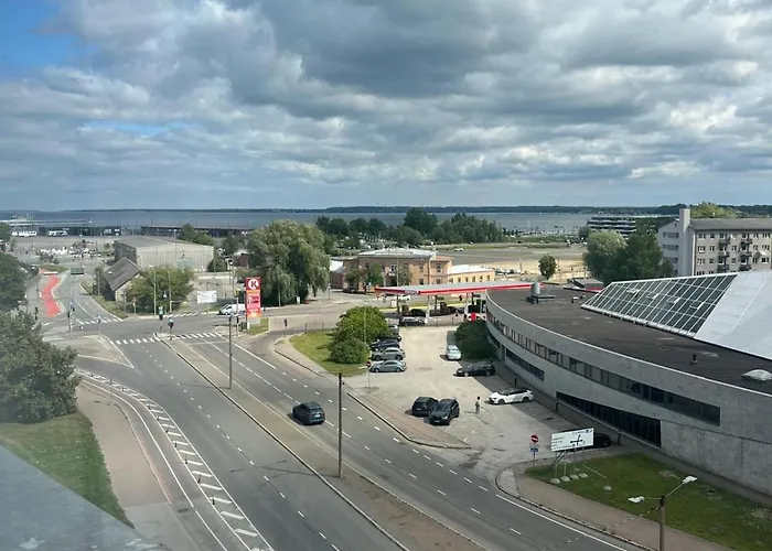 Bright & Peaceful Near Old Town